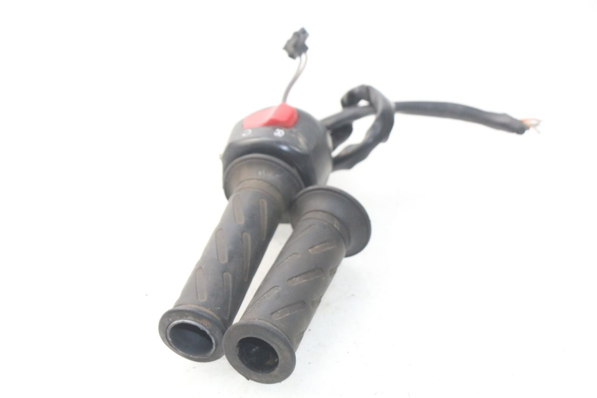 photo de RECHTS SCHALTER SUZUKI GSX-R GSXR 600 (2001 - 2003) - Gesamtansicht des Produkts