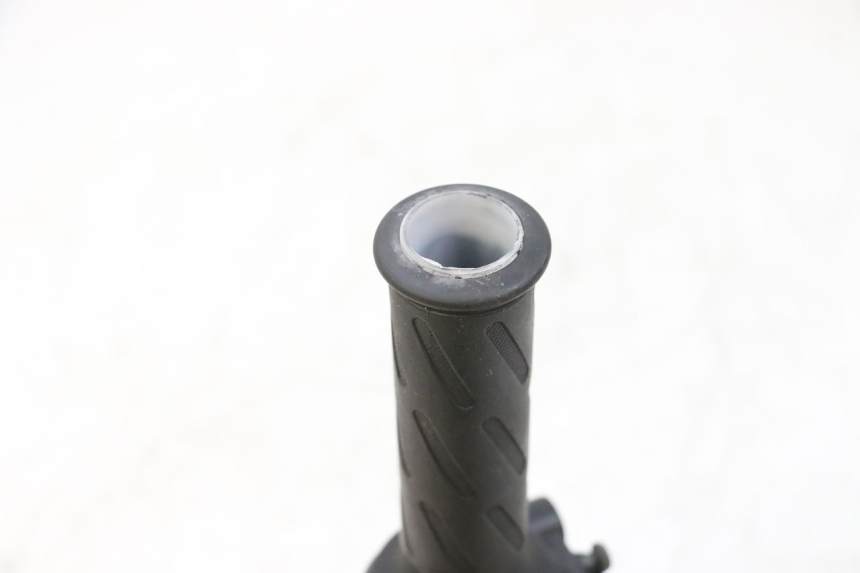 photo de RECHTS SCHALTER SUZUKI GSXR GSX-R 1000 (2003 - 2004) - Detailansicht des Bauteils