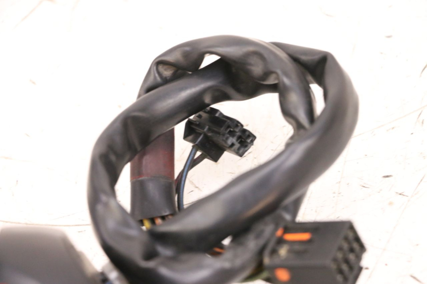 photo de RECHTS SCHALTER SUZUKI GSXR GSX-R 1000 (2003 - 2004) - Zoom auf Gebrauchszustand