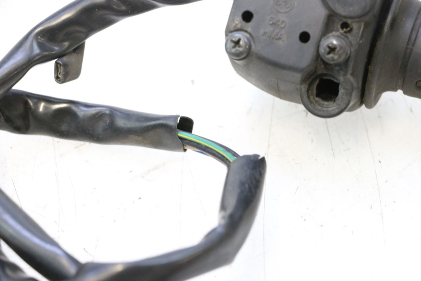 photo de RECHTS SCHALTER SYM GTS EVO 125 (2009 - 2013) - Details der Befestigungspunkte