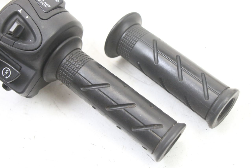 photo de RECHTS SCHALTER HONDA PCX (JF57/JF64) 125 (2014 - 2018) - Zoom auf Gebrauchszustand