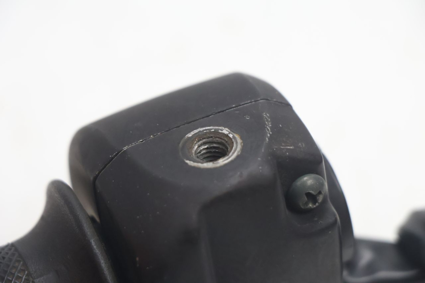 photo de RECHTS SCHALTER KEEWAY HURRICANE 50 (2006 - 2019) - Details der Befestigungspunkte