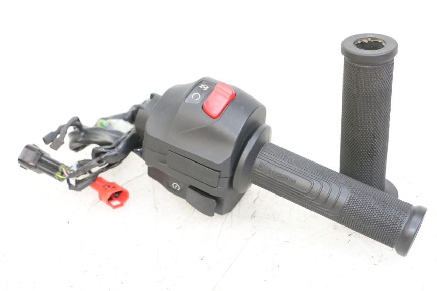 photo de RECHTS SCHALTER HUSQVARNA SVARTPILEN 401 (2018 - 2023) - Hauptansicht