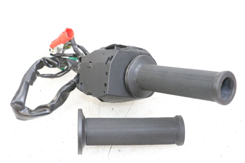 photo de RECHTS SCHALTER HUSQVARNA SVARTPILEN 401 (2018 - 2023) - Detailansicht des Bauteils