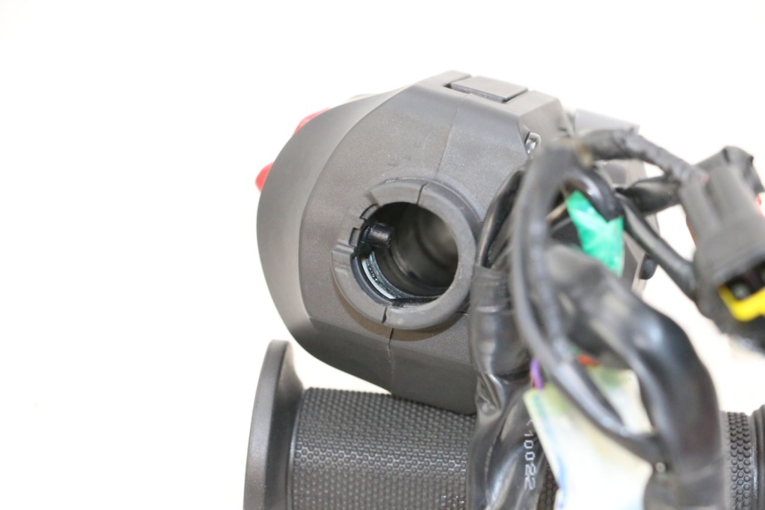 photo de RECHTS SCHALTER HUSQVARNA SVARTPILEN 401 (2018 - 2023) - Alternative Perspektive