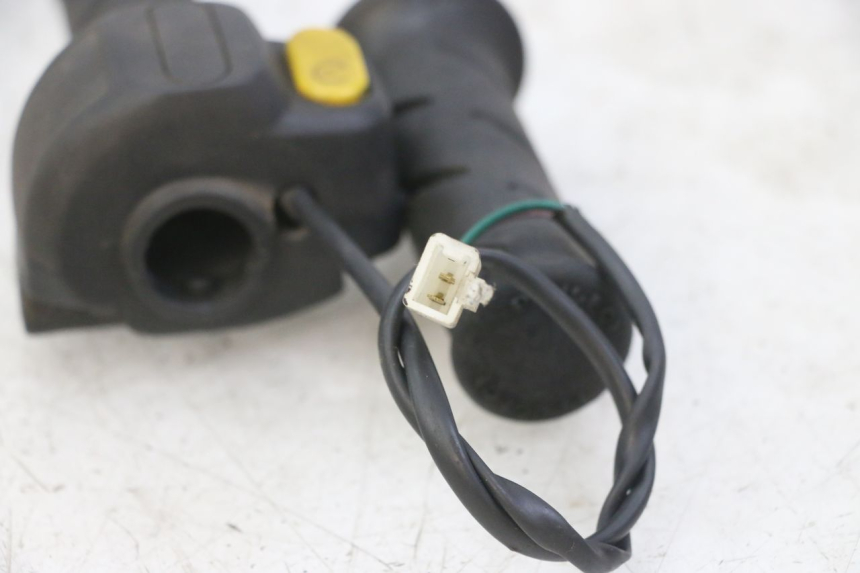 photo de RECHTS SCHALTER PEUGEOT JET FORCE CARBU 50 (2003 - 2016) - Detailansicht des Bauteils