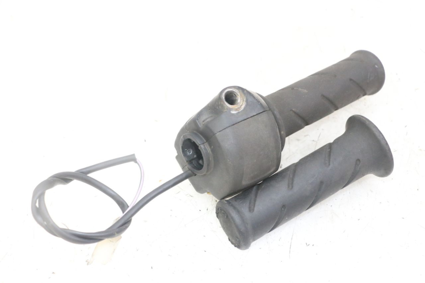 photo de RECHTS SCHALTER PEUGEOT JET FORCE CARBU 50 (2003 - 2016) - Zoom auf Gebrauchszustand