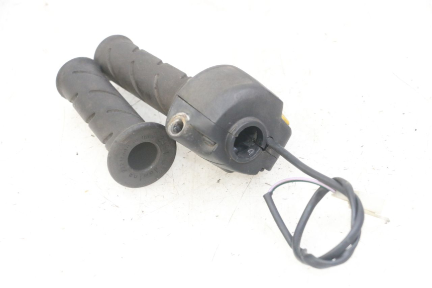 photo de RECHTS SCHALTER PEUGEOT JET FORCE CARBU 50 (2003 - 2016) - Gesamtansicht des Produkts