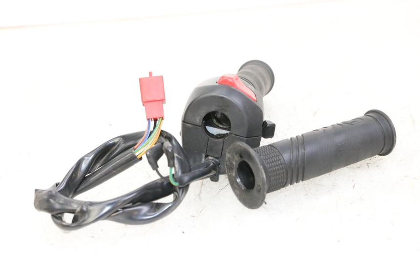 photo de RECHTS SCHALTER SYM JOYMAX 125 (2010 - 2017) - Detailansicht des Bauteils