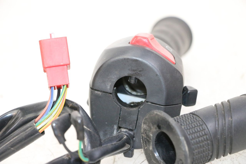 photo de RECHTS SCHALTER SYM JOYMAX 125 (2010 - 2017) - Zoom auf Gebrauchszustand