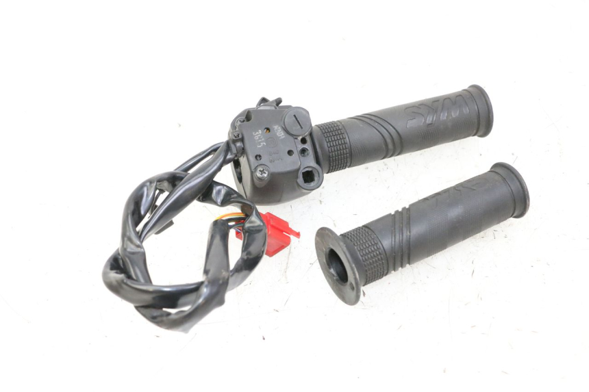 photo de RECHTS SCHALTER SYM JOYMAX 125 (2010 - 2017) - Alternative Perspektive