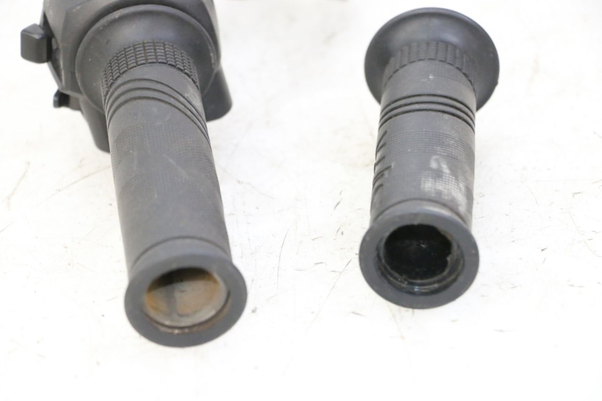 photo de RECHTS SCHALTER SYM JOYMAX 125 (2010 - 2017) - Oberflächenzustand und Material