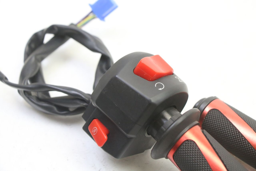 photo de RECHTS SCHALTER KIDEN KD125-G 125 (2018 - 2022) - Zoom auf Gebrauchszustand