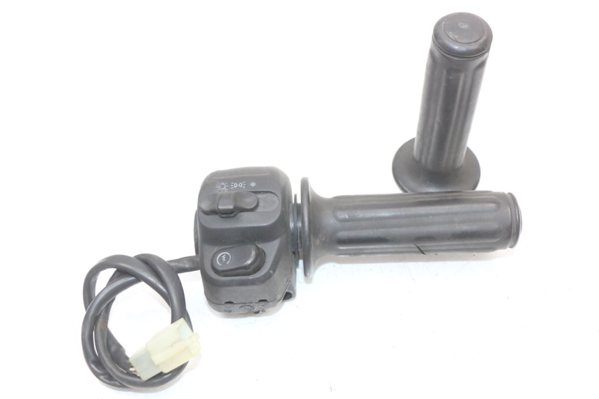 photo de RECHTS SCHALTER RENAULT KOURANOS 125 (2001 - 2004) - Hauptansicht