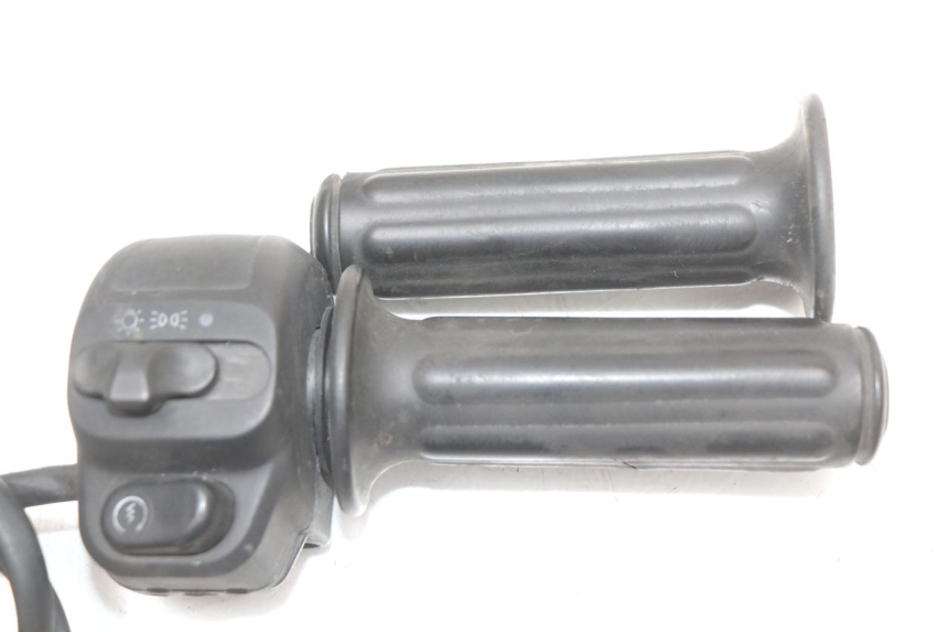 photo de RECHTS SCHALTER RENAULT KOURANOS 125 (2001 - 2004) - Zoom auf Gebrauchszustand