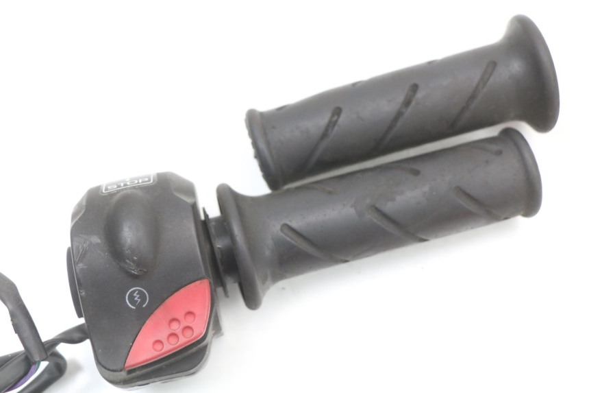 photo de RECHTER LENKERHEBEL PEUGEOT LUDIX 50 (2008 - 2017) - Zoom auf Gebrauchszustand