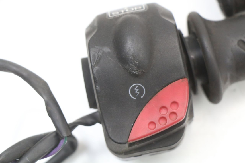 photo de RECHTER LENKERHEBEL PEUGEOT LUDIX 50 (2008 - 2017) - Alternative Perspektive