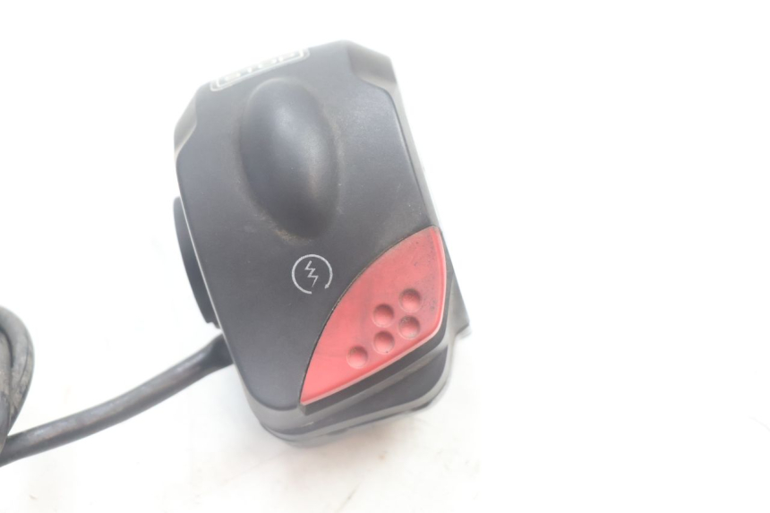 photo de RECHTS SCHALTER PEUGEOT LUDIX PRO 2T 50 (2010 - 2017) - Detailansicht des Bauteils