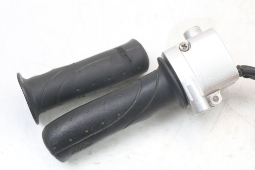 photo de RECHTER LENKERHEBEL SYM MIO 50 (2011 - 2017) - Details der Befestigungspunkte