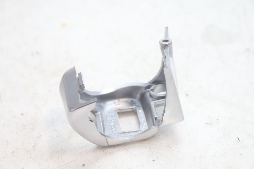 photo de RECHTS SCHALTER PIAGGIO MP3 125 (2006 - 2014) - Details der Befestigungspunkte