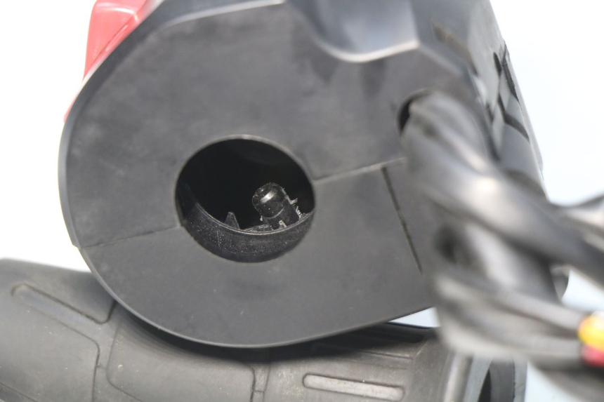 photo de RECHTS SCHALTER KAWASAKI NINJA 400 (2018 - 2023) - Oberflächenzustand und Material