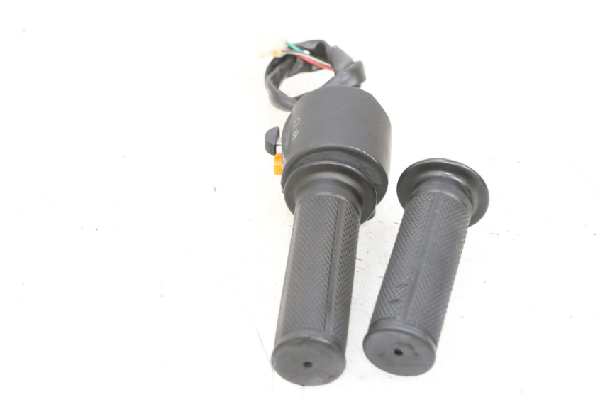 photo de RECHTS SCHALTER JM MOTORS OLDIES 4T 50 (2010 - 2020) - Details der Befestigungspunkte