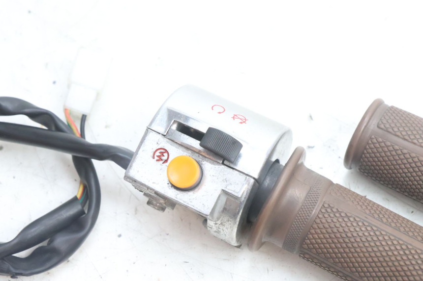photo de RECHTS SCHALTER JM MOTORS OLDIES 4T 50 (2010 - 2020) - Detailansicht des Bauteils