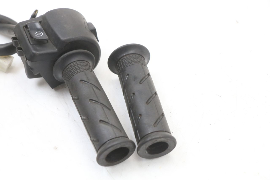 photo de RECHTER LENKERHEBEL HONDA PCX (JF47) 125 (2012 - 2013) - Oberflächenzustand und Material