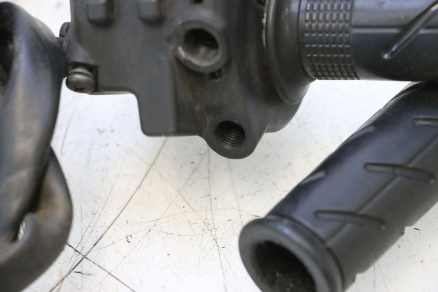 photo de RECHTS SCHALTER HONDA PCX (JF57/JF64) 125 (2014 - 2018) - Details der Befestigungspunkte