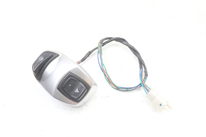 photo de RECHTS SCHALTER PEUGEOT DJANGO 125 (2014 - 2017) - Zoom auf Gebrauchszustand