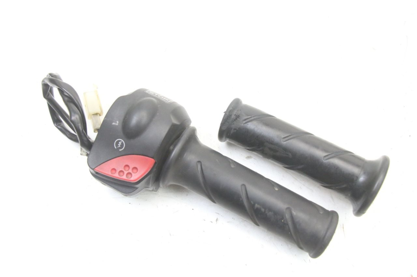 photo de RECHTS SCHALTER PEUGEOT TREKKER TKR 50 (2005 - 2014) - Hauptansicht