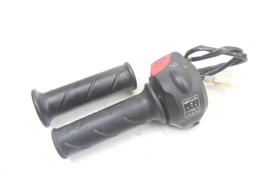 photo de RECHTS SCHALTER PEUGEOT TREKKER TKR 50 (2005 - 2014) - Alternative Perspektive