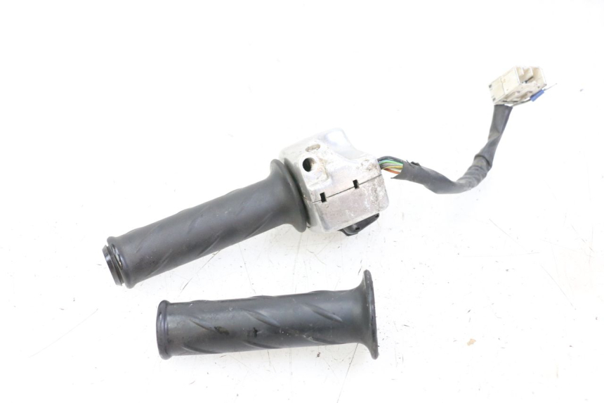 photo de RECHTS SCHALTER PIAGGIO BEVERLY 125 (1998 - 2005) - Technische Nahaufnahme