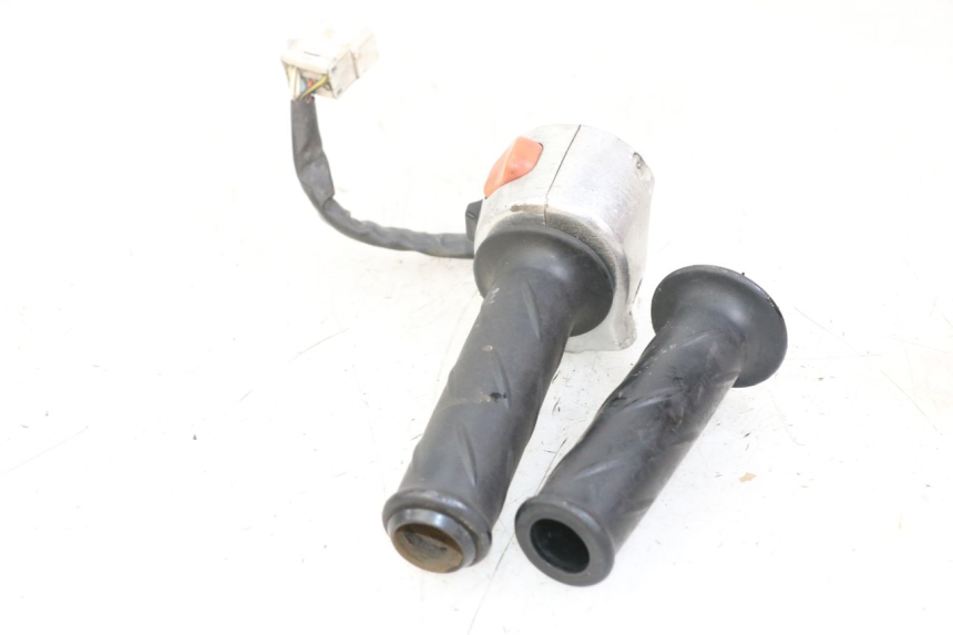 photo de RECHTS SCHALTER PIAGGIO BEVERLY 125 (1998 - 2005) - Gesamtansicht des Produkts