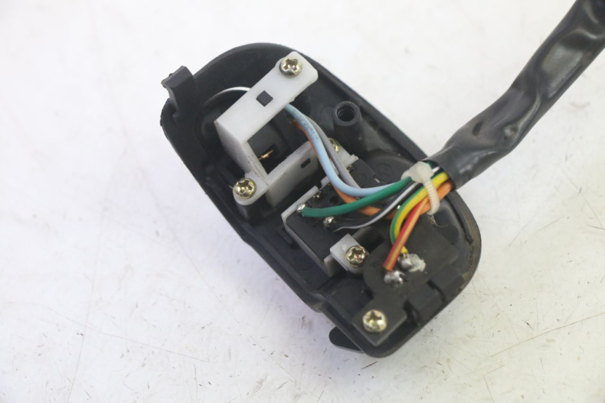 photo de RECHTS SCHALTER EFUN PUSA 1 - Gesamtansicht des Produkts