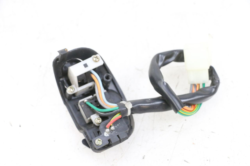 photo de RECHTS SCHALTER EFUN PUSA 1 - Alternative Perspektive