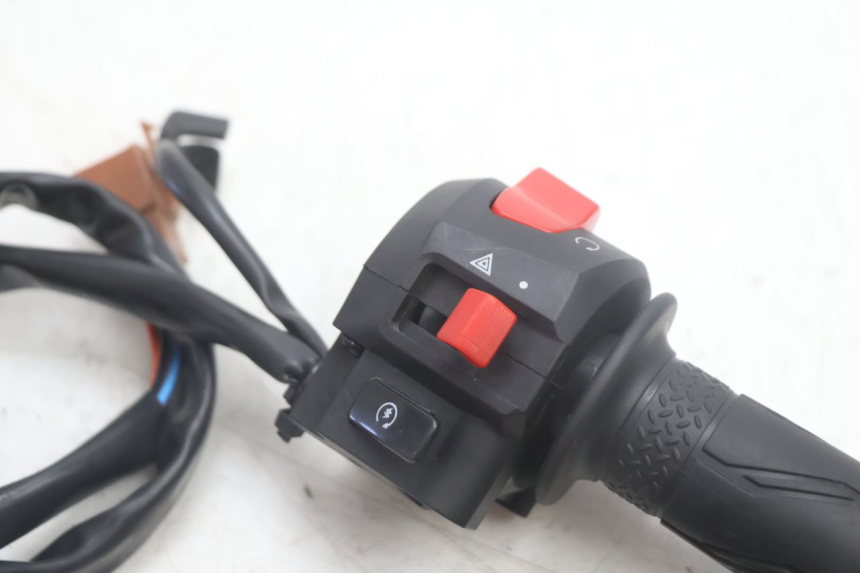 photo de RECHTS SCHALTER JM MOTORS R-MAX TECH 50 (2024 - 2026) - Detailansicht des Bauteils