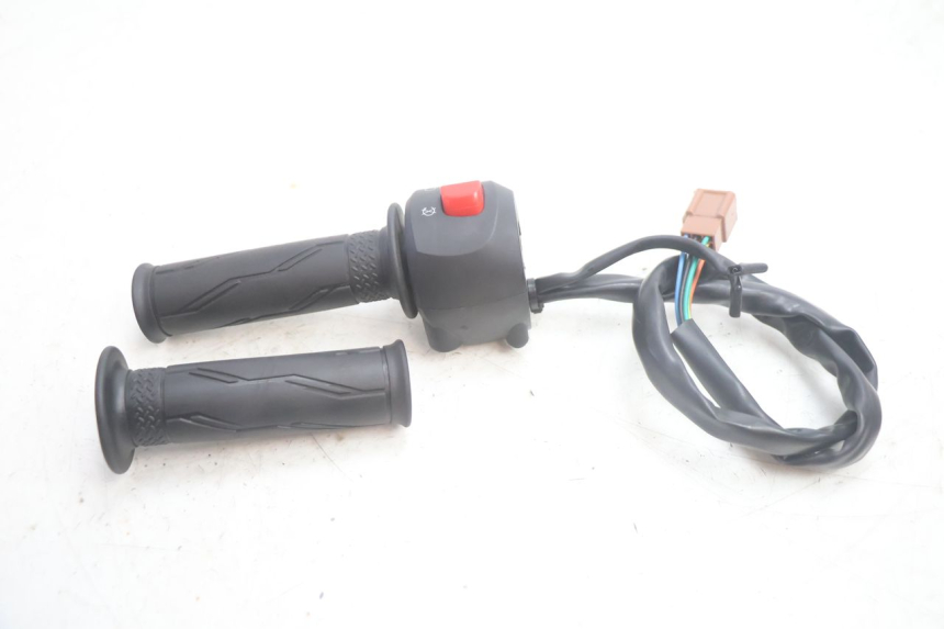 photo de RECHTS SCHALTER JM MOTORS R-MAX TECH 50 (2024 - 2026) - Technische Nahaufnahme
