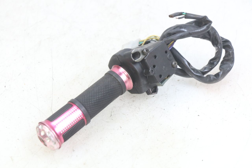 photo de RECHTER LENKERHEBEL YAMASAKI ROADSTER 50 (2013 - 2018) - Alternative Perspektive