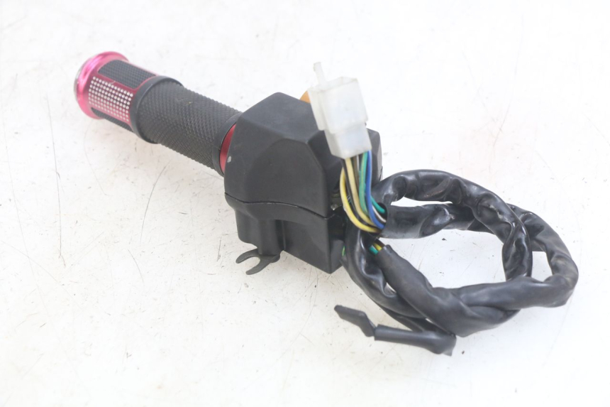 photo de RECHTER LENKERHEBEL YAMASAKI ROADSTER 50 (2013 - 2018) - Technische Nahaufnahme