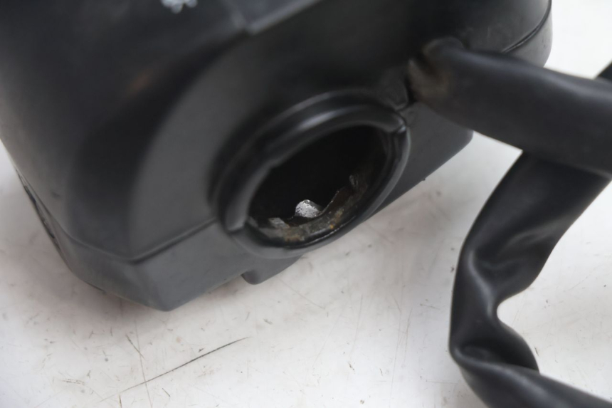 photo de RECHTS SCHALTER TNT MOTOR ROMA 10' 2T 50 (2011 - 2018) - Details der Befestigungspunkte