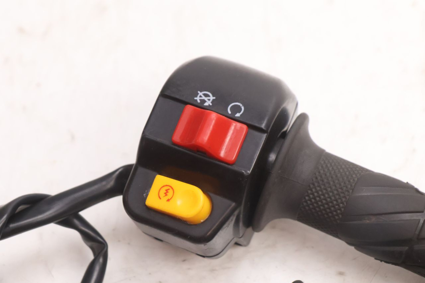 photo de RECHTS SCHALTER TNT MOTOR ROMA 10' 4T 50 (2007 - 2018) - Detailansicht des Bauteils