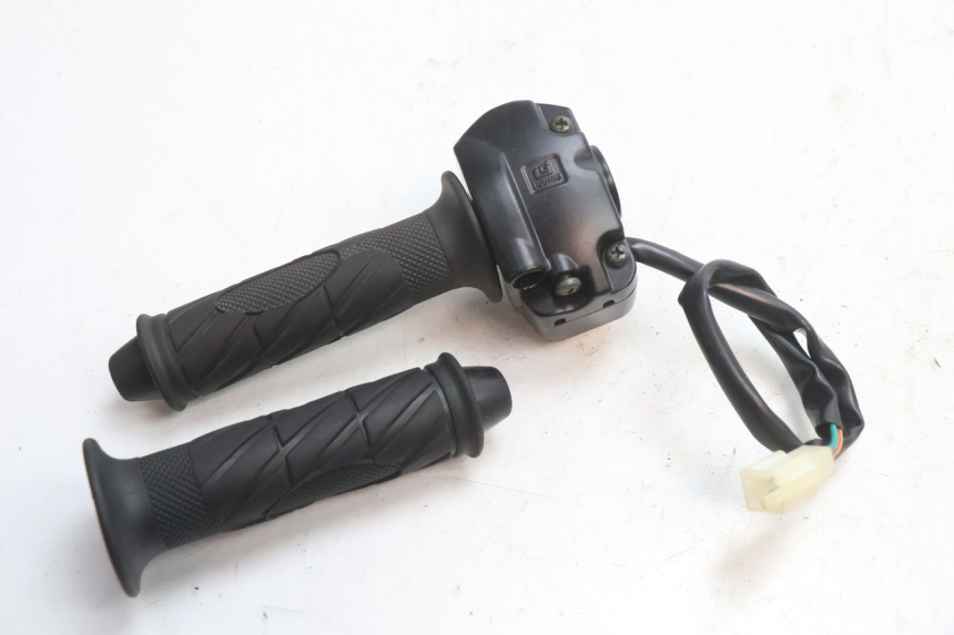 photo de RECHTS SCHALTER TNT MOTOR ROMA 10' 4T 50 (2007 - 2018) - Alternative Perspektive