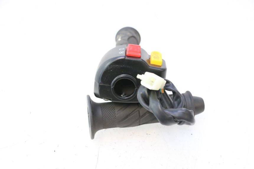 photo de RECHTS SCHALTER TNT MOTOR ROMA 12' 2T 50 (2007 - 2018) - Detailansicht des Bauteils
