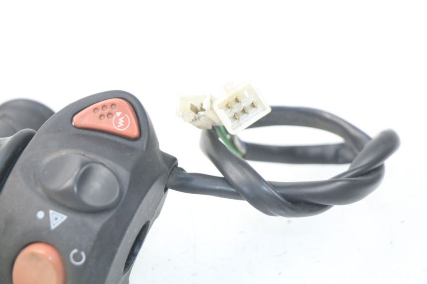 photo de RECHTS SCHALTER PEUGEOT SATELIS 300 (2012 - 2015) - Details der Befestigungspunkte