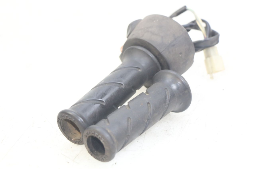 photo de RECHTER LENKERHEBEL PEUGEOT SATELIS 125 (2010 - 2012) - Details der Befestigungspunkte