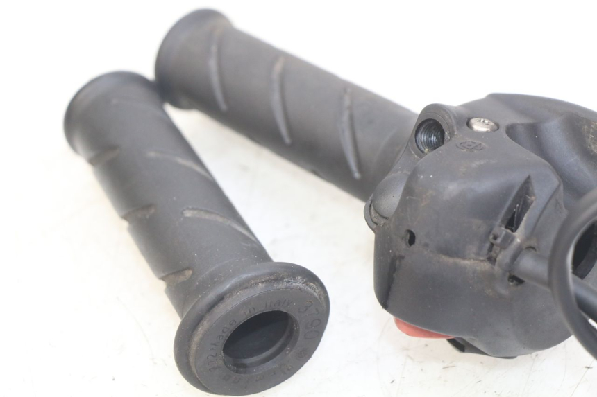 photo de RECHTER LENKERHEBEL PEUGEOT SATELIS 125 (2010 - 2012) - Zoom auf Gebrauchszustand