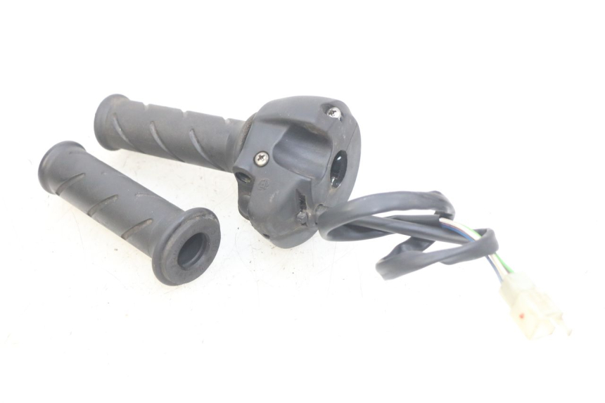 photo de RECHTER LENKERHEBEL PEUGEOT SATELIS 125 (2010 - 2012) - Technische Nahaufnahme