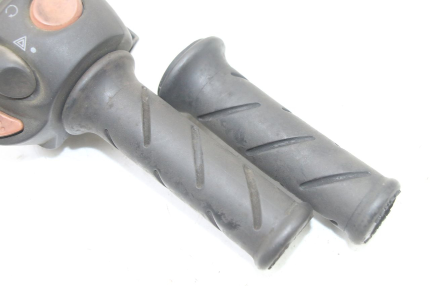 photo de RECHTS SCHALTER PEUGEOT SATELIS 125 (2013 - 2018) - Zoom auf Gebrauchszustand