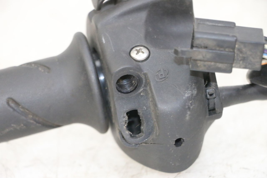 photo de RECHTS SCHALTER PEUGEOT SATELIS 125 (2013 - 2018) - Alternative Perspektive